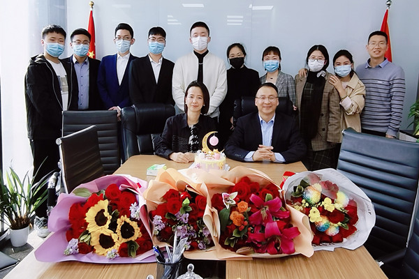 弘嘉悦迎“女神节”